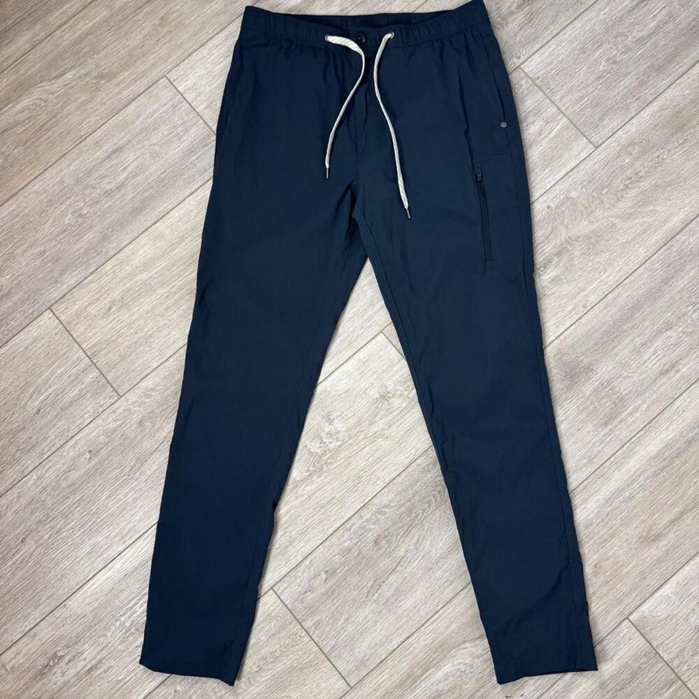 Vuori Men's Black and Navy Joggers-tracksuits